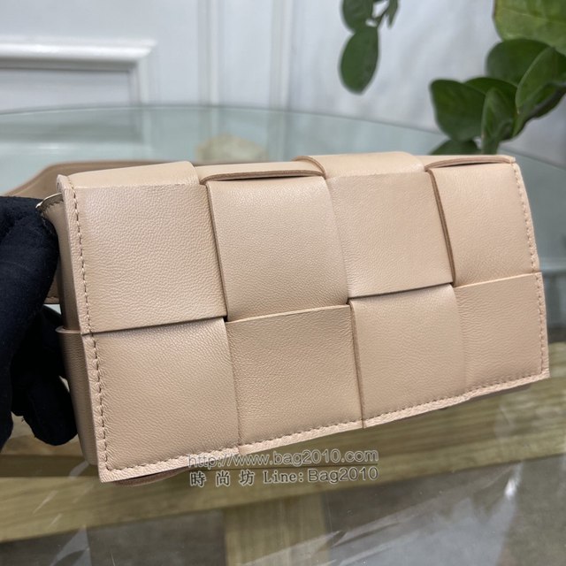 Bottega veneta高端女包 KF0015杏仁色 寶緹嘉CAEESTTE腰包 BV經典款手工編織手包腰包胸包斜挎包  gxz1210